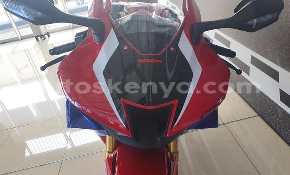 Nunua Ilio tumika Honda CBR 1000 RR Nyekundu Bike ndani ya Mombasa nchini Kenya ya Pwani Nunua Ilio tumika Honda CBR 1000 RR Nyekundu Bike ndani ya Mombasa nchini Kenya ya Pwani