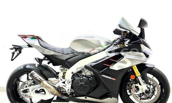 Nunua Ilio tumika Aprilia RSV Nyeusi Bike ndani ya Nairobi nchini Nairobi Nunua Ilio tumika Aprilia RSV Nyeusi Bike ndani ya Nairobi nchini Nairobi