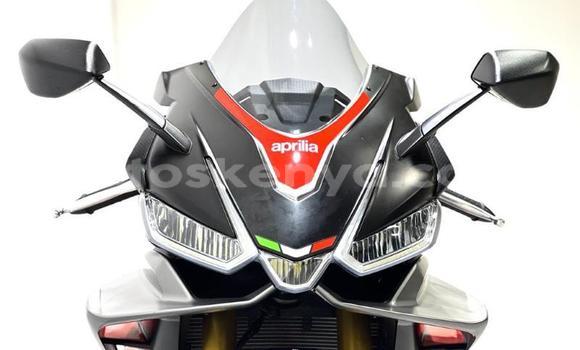 Nunua Ilio tumika Aprilia RSV Nyeusi Bike ndani ya Nairobi nchini Nairobi Nunua Ilio tumika Aprilia RSV Nyeusi Bike ndani ya Nairobi nchini Nairobi