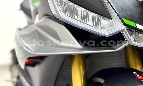 Nunua Ilio tumika Aprilia RSV Nyeusi Bike ndani ya Nairobi nchini Nairobi Nunua Ilio tumika Aprilia RSV Nyeusi Bike ndani ya Nairobi nchini Nairobi