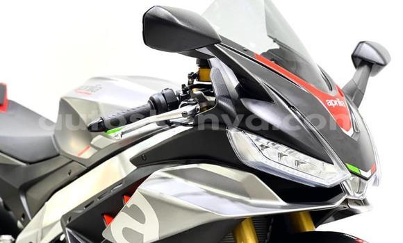 Nunua Ilio tumika Aprilia RSV Nyeusi Bike ndani ya Nairobi nchini Nairobi Nunua Ilio tumika Aprilia RSV Nyeusi Bike ndani ya Nairobi nchini Nairobi