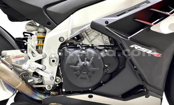 Nunua Ilio tumika Aprilia RSV Nyeusi Bike ndani ya Nairobi nchini Nairobi Nunua Ilio tumika Aprilia RSV Nyeusi Bike ndani ya Nairobi nchini Nairobi