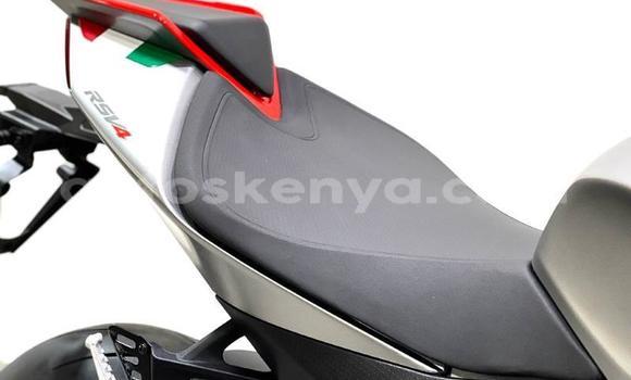Nunua Ilio tumika Aprilia RSV Nyeusi Bike ndani ya Nairobi nchini Nairobi Nunua Ilio tumika Aprilia RSV Nyeusi Bike ndani ya Nairobi nchini Nairobi