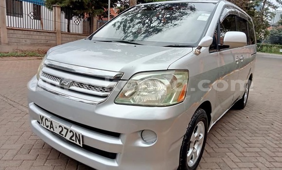 Oofamaa Toyota Noah Silver Makiinaa iti Nairobi keessatti Nairobi keessatti