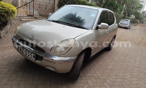 Oofamaa Toyota Duet Beige Makiinaa iti Nairobi keessatti Nairobi keessatti