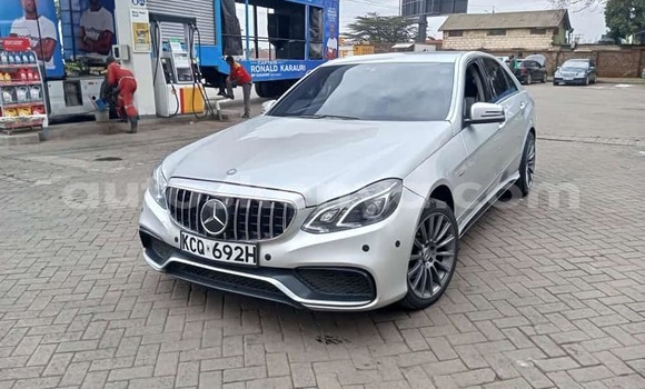 Nunua Ilio tumika Mercedes‒Benz E–Class Fedha Gari ndani ya Nairobi nchini Nairobi