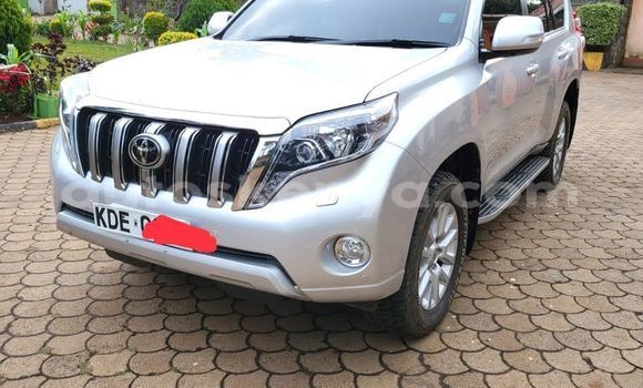 Nunua Ilio tumika Toyota Land Cruiser Prado Fedha Gari ndani ya Nairobi nchini Nairobi