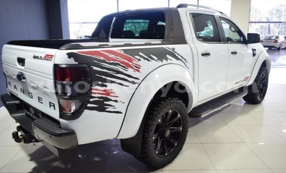 Oofamaa Ford Ranger White Makiinaa iti Nairobi keessatti Nairobi keessatti