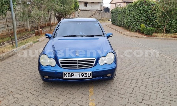 Oofamaa Mercedes‒Benz C–Class Blue Makiinaa iti Nairobi keessatti Nairobi keessatti