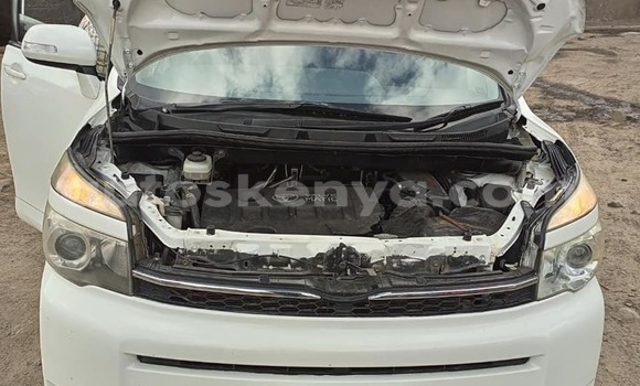 Oofamaa Toyota Voxy White Makiinaa iti Nairobi keessatti Nairobi keessatti Oofamaa Toyota Voxy White Makiinaa iti Nairobi keessatti Nairobi keessatti