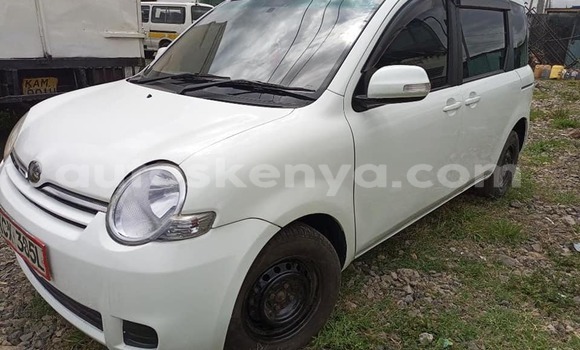 Oofamaa Toyota Sienta White Makiinaa iti Nairobi keessatti Nairobi keessatti Oofamaa Toyota Sienta White Makiinaa iti Nairobi keessatti Nairobi keessatti
