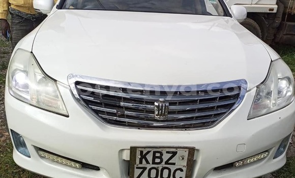 Buy Used Toyota Crown White Car in Nairobi in Nairobi