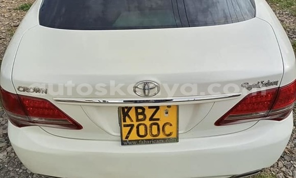 Oofamaa Toyota Crown White Makiinaa iti Nairobi keessatti Nairobi keessatti Oofamaa Toyota Crown White Makiinaa iti Nairobi keessatti Nairobi keessatti