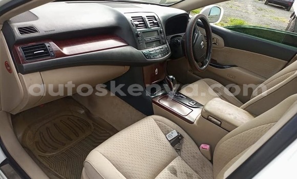 Oofamaa Toyota Crown White Makiinaa iti Nairobi keessatti Nairobi keessatti Oofamaa Toyota Crown White Makiinaa iti Nairobi keessatti Nairobi keessatti