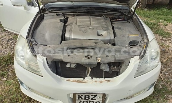 Oofamaa Toyota Crown White Makiinaa iti Nairobi keessatti Nairobi keessatti Oofamaa Toyota Crown White Makiinaa iti Nairobi keessatti Nairobi keessatti