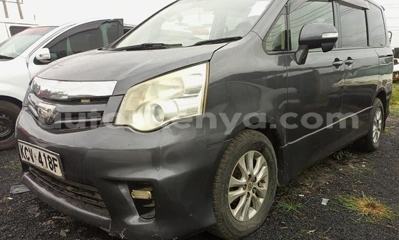Oofamaa Toyota Noah Black Makiinaa iti Nairobi keessatti Nairobi keessatti Oofamaa Toyota Noah Black Makiinaa iti Nairobi keessatti Nairobi keessatti