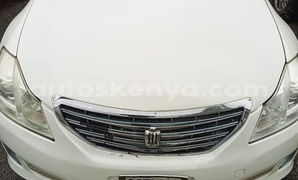 Nunua Ilio tumika Toyota Crown Nyeupe Gari ndani ya Nairobi nchini Nairobi