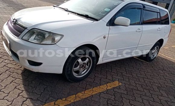 Oofamaa Toyota Fielder White Makiinaa iti Nairobi keessatti Nairobi keessatti
