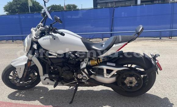 Nunua Ilio tumika Ducati Diavel Nyeupe Bike ndani ya Webuye nchini Magharibi Nunua Ilio tumika Ducati Diavel Nyeupe Bike ndani ya Webuye nchini Magharibi