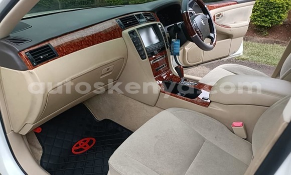 Buy Used Toyota Crown White Car in Nairobi in Nairobi Buy Used Toyota Crown White Car in Nairobi in Nairobi
