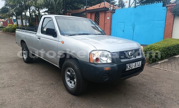 Oofamaa Nissan Hardbody Silver Makiinaa iti Nairobi keessatti Nairobi keessatti