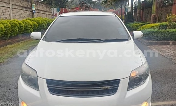 Oofamaa Toyota Fielder White Makiinaa iti Nairobi keessatti Nairobi keessatti
