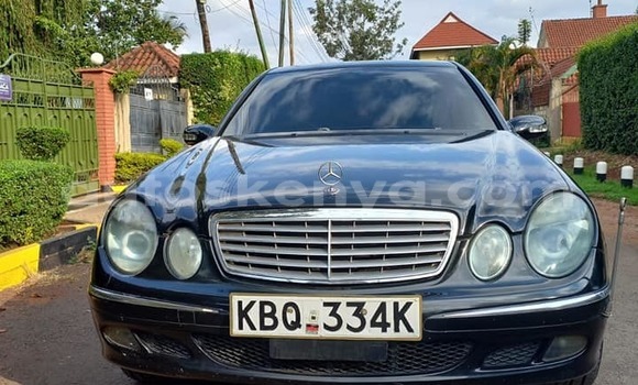 Oofamaa Mercedes‒Benz E–Class Black Makiinaa iti Nairobi keessatti Nairobi keessatti