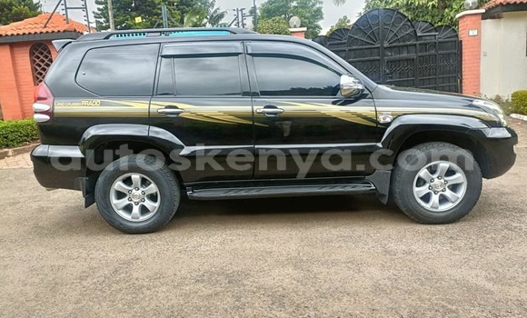 Oofamaa Toyota Land Cruiser Prado Black Makiinaa iti Nairobi keessatti Nairobi keessatti