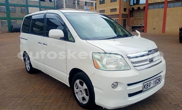 Nunua Ilio tumika Toyota Noah Nyeupe Gari ndani ya Nairobi nchini Nairobi