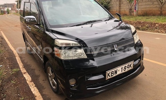 Oofamaa Toyota Voxy Black Makiinaa iti Nairobi keessatti Nairobi keessatti