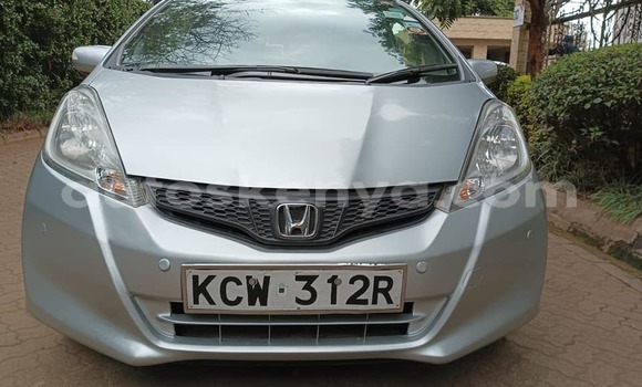 Nunua Ilio tumika Honda Fit Fedha Gari ndani ya Nairobi nchini Nairobi