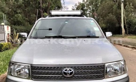 Oofamaa Toyota Probox Silver Makiinaa iti Nairobi keessatti Nairobi keessatti