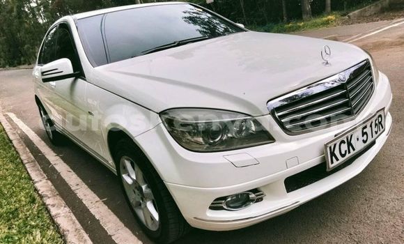 Oofamaa Mercedes‒Benz C–Class White Makiinaa iti Nairobi keessatti Nairobi keessatti