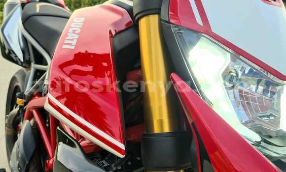 Oofamaa Ducati Hypermotard Red Doqdoqqee iti Nairobi keessatti Nairobi keessatti