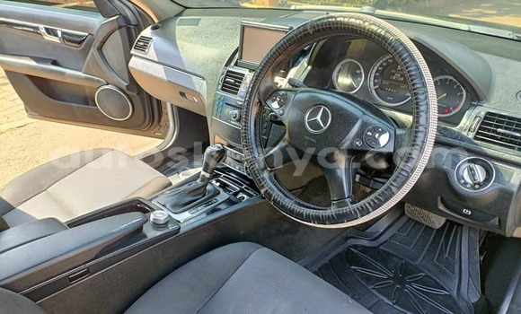 Nunua Ilio tumika Mercedes‒Benz C–Class Nyeusi Gari ndani ya Nairobi nchini Nairobi Nunua Ilio tumika Mercedes‒Benz C–Class Nyeusi Gari ndani ya Nairobi nchini Nairobi