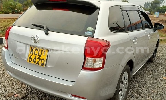 Oofamaa Toyota Fielder Silver Makiinaa iti Nairobi keessatti Nairobi keessatti