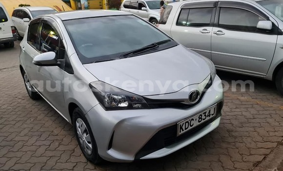 Nunua Ilio tumika Toyota Vitz Fedha Gari ndani ya Nairobi nchini Nairobi