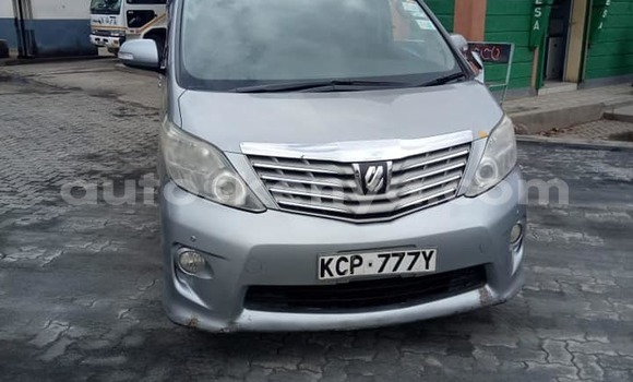Oofamaa Toyota Alphard Silver Makiinaa iti Nairobi keessatti Nairobi keessatti