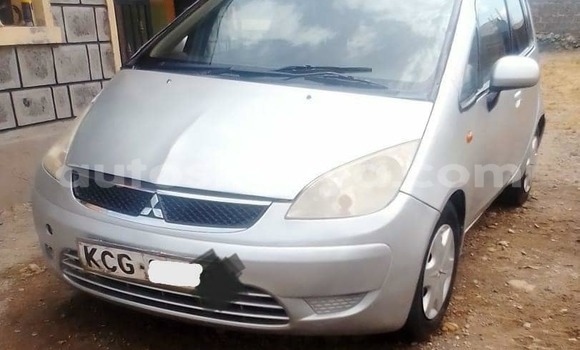 Oofamaa Mitsubishi Colt Silver Makiinaa iti Nairobi keessatti Nairobi keessatti