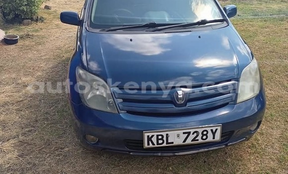 Oofamaa Toyota IST Blue Makiinaa iti Nairobi keessatti Nairobi keessatti