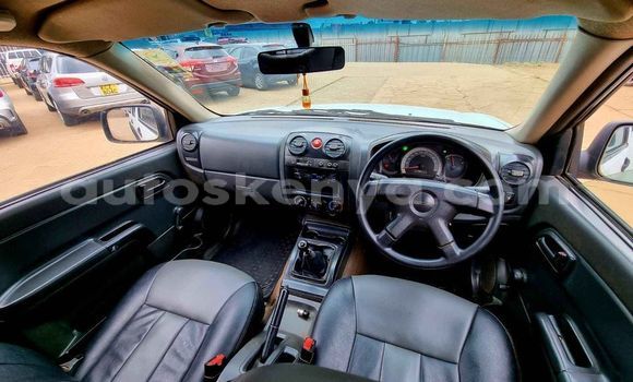 Nunua Ilio tumika Isuzu D–MAX Nyeupe Gari ndani ya Nairobi nchini Nairobi Nunua Ilio tumika Isuzu D–MAX Nyeupe Gari ndani ya Nairobi nchini Nairobi