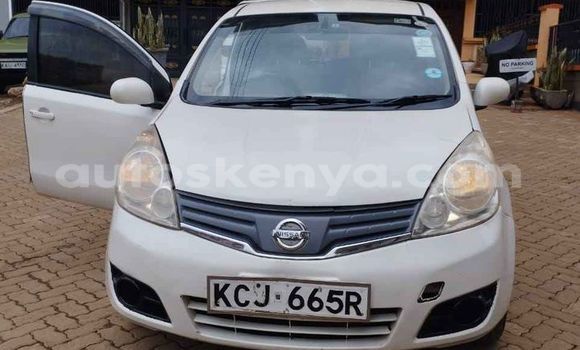 Oofamaa Nissan Note White Makiinaa iti Nairobi keessatti Nairobi keessatti