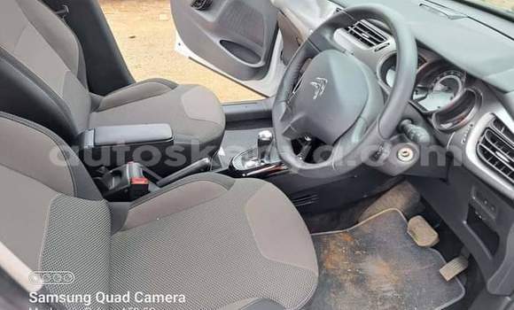 Oofamaa Citroen C3 White Makiinaa iti Nairobi keessatti Nairobi keessatti Oofamaa Citroen C3 White Makiinaa iti Nairobi keessatti Nairobi keessatti