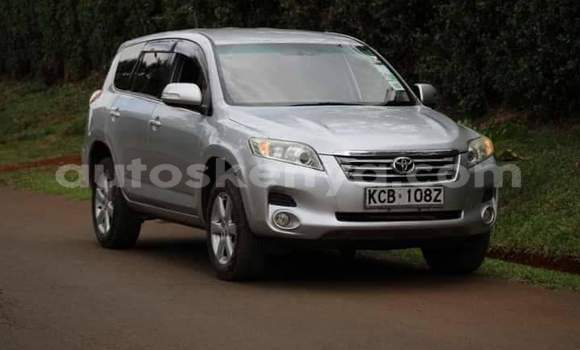 Oofamaa Toyota Vanguard Silver Makiinaa iti Nairobi keessatti Nairobi keessatti