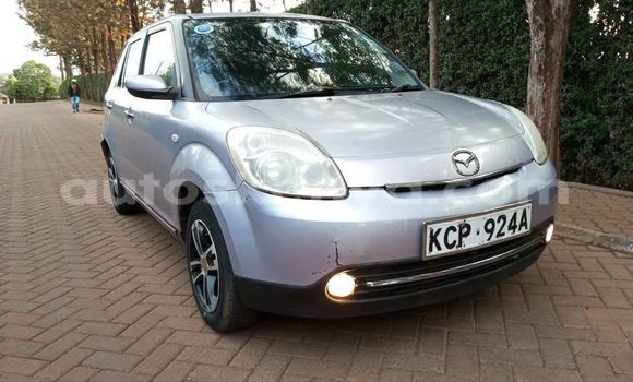 Oofamaa Mazda Verisa Silver Makiinaa iti Kiambu keessatti Central Kenya keessatti