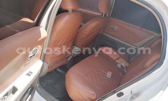 Nunua Ilio tumika Toyota Vitz Nyeupe Gari ndani ya Nairobi nchini Nairobi Nunua Ilio tumika Toyota Vitz Nyeupe Gari ndani ya Nairobi nchini Nairobi