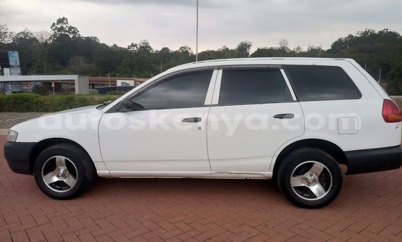 Oofamaa Nissan AD White Makiinaa iti Nairobi keessatti Nairobi keessatti