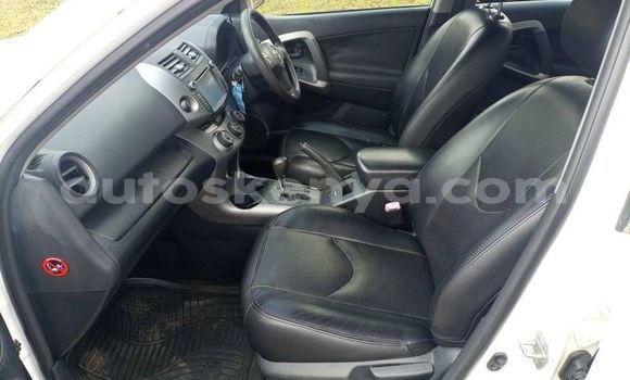 Nunua Ilio tumika Toyota RAV4 Nyeupe Gari ndani ya Nairobi nchini Nairobi Nunua Ilio tumika Toyota RAV4 Nyeupe Gari ndani ya Nairobi nchini Nairobi