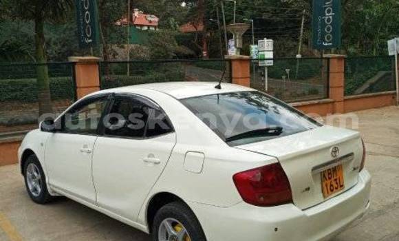 Oofamaa Toyota Allion White Makiinaa iti Nairobi keessatti Nairobi keessatti