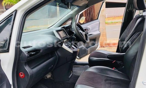 Nunua Ilio tumika Toyota Wish Nyeupe Gari ndani ya Nairobi nchini Nairobi Nunua Ilio tumika Toyota Wish Nyeupe Gari ndani ya Nairobi nchini Nairobi